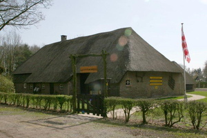 110403-rvdk-Meijerijsemuseum boerderij  1 